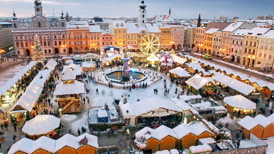 Advent na jihu Čech: Budějovické náměstí ozdobí Popelka, Krumlovem projde andělský průvod